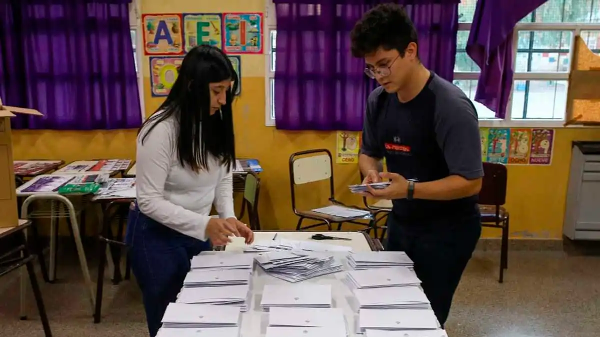 Concluidas las PASO 2023, la atención se centra en los resultados definitivos del escrutinio, que influirán en la definición de los candidatos presidencial para octubre. Foto Juan Thomes.