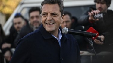 Sergio Massa planteó la idea de un "gobierno de unidad nacional" con participación de radicales y peronistas del PRO en su gabinete, buscando representar a diversos sectores políticos. Foto AFP.