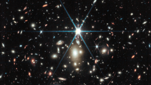 Earendel, la estrella más lejana jamás detectada, vista a través de los poderosos ojos del James Webb
