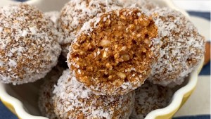 Trufas de avena y frutos secos en 3 pasos