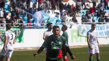 El grito sagrado de Jamal Bhuyan, el capitán de Bangladesh que hizo su debut en las redes del fútbol argentino. Foto: Pablo Leguizamon