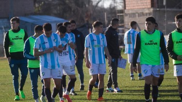 Un resultado con sabor agridulce para Sol de Mayo que sigue lejos del descenso pero no puede acercarse a la zona de clasificación. Foto: Pablo Leguizamon.