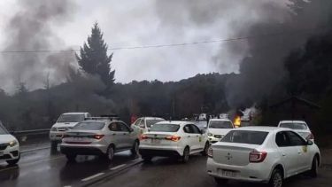 Levantaron el corte de la Ruta 40 en Villa la Angostura: bloquearon por robo a un taxista