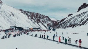 Esquiar en primavera por $13.500 el pase diario en medio de la Patagonia