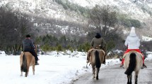 Imagen de Cabalgatas blancas, una salida al tranco sobre la nieve de Lago Hermoso