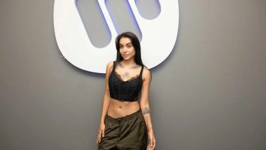 María Becerra está nominada en en cuatro categorías, entre ellas Canción del año por "Amigos", con Pablo Alborán.