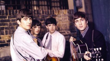 60 años de «She Loves You»: historia del estallido beatle
