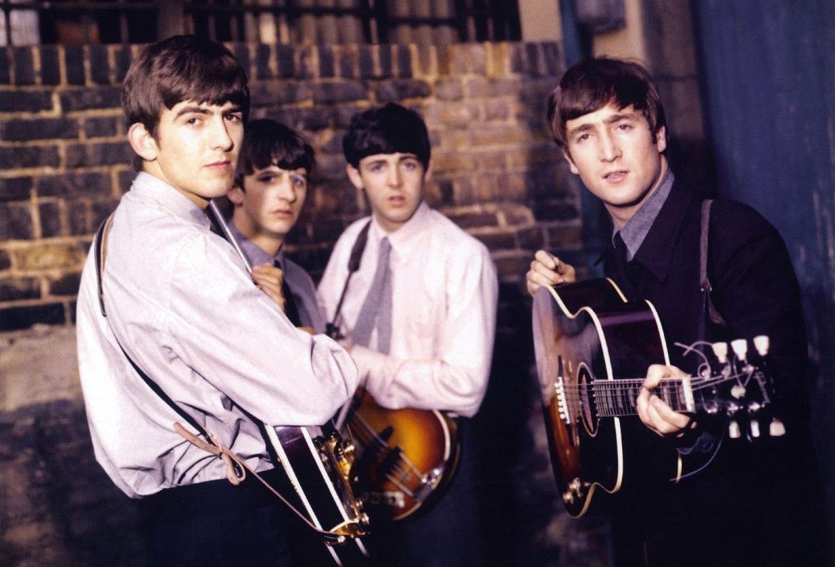 Los Beatles durante la sesión de fotos previa a la grabación de "She Loves You". (Foto: Facebook The Beatles Recording)
