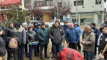 El reclamo se llevó a cabo esta mañana en la esquina de Onelli y Moreno. Foto: gentileza