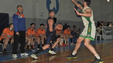 García Barros vs. Catelotti, dos de los mejores jugadores del torneo. (Club Deportivo Roca)