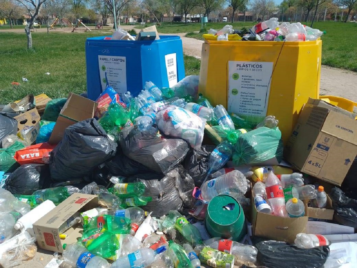 Vecinos reclamaron por la acumulación de basura en los barrios. Foto: Gentileza.