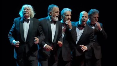 Les Luthiers en Neuquén con «Más tropiezos que Mastropiero»: entrevista sobre la despedida definitiva