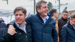 Massa y Kicillof juntos en el acto de Arsenal, con la mística del Día de la Lealtad