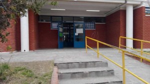 Un adolescente golpeó con un fierro en la cabeza a su compañero de escuela en Puerto Madryn