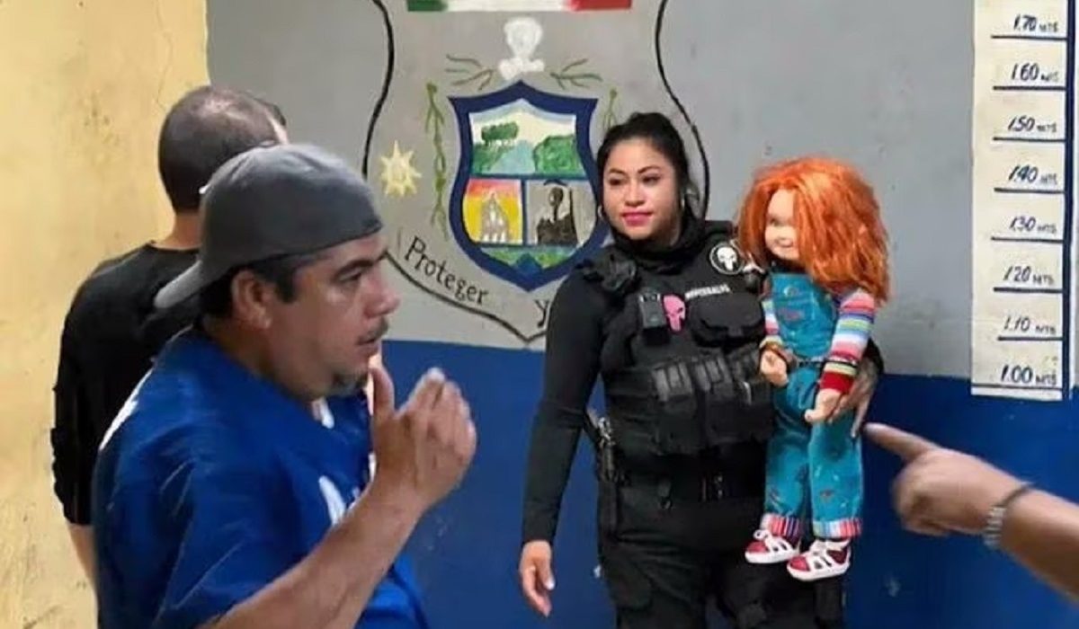 Insólito: la policía de México detuvo a un muñeco Chucky por supuestos robos.