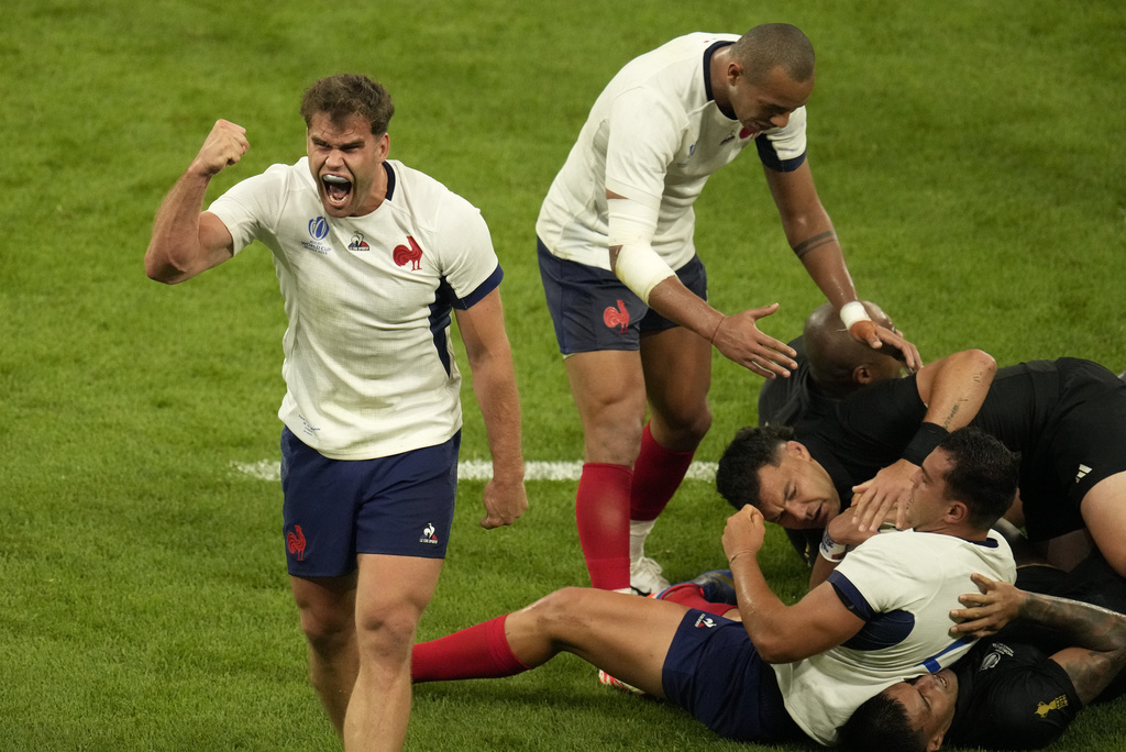 Francia se quedó con un triunfazo en el debut ante NUeva Zelanda. (AP Photo/Themba Hadebe)