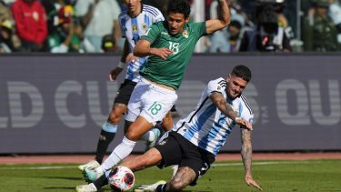 Argentina's Rodrigo De Paul, right, and Bolivia's Victor Abrego vie for the ball during a qualifying soccer match for the FIFA World Cup 2026 at the Hernando Siles stadium in La Paz, Bolivia, Tuesday, Sept. 12, 2023. (AP Photo/Juan Karita)
