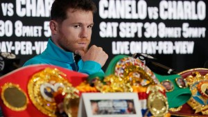 Canelo Álvarez vuelve a pelear y arriesga su cuádruple corona ante Charlo: hora y dónde verlo