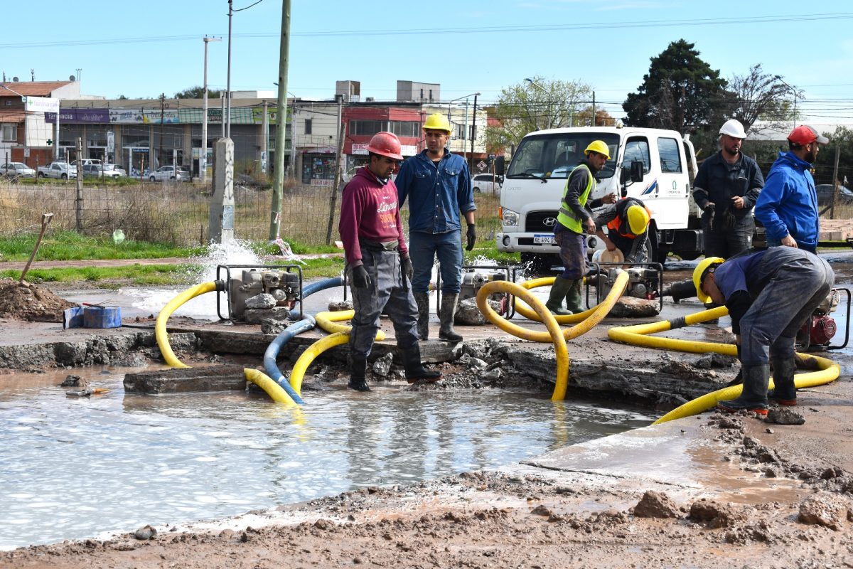 Vuelve el agua en los barrios de Neuquén afectados por la rotura de un ...