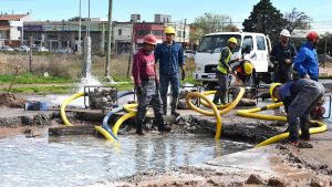 Vuelve el agua en los barrios de Neuquén afectados por la rotura de un acueducto