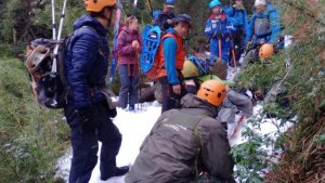 Turista noruega practicaba esquí de travesía y sufrió una caída en el refugio Frey de Bariloche