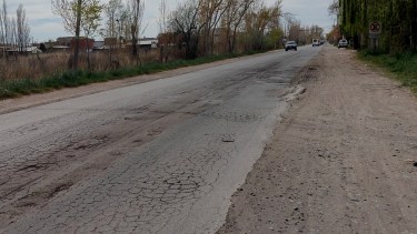 El peor tramo en la calle Illia va desde la Mengelle hasta la Ruta 151. 