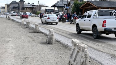 La obra causa un serio conflicto de tránsito en el tramo que va del monolito a San Martín hasta el kilómetro 1,5. Foto: Chino Leiva