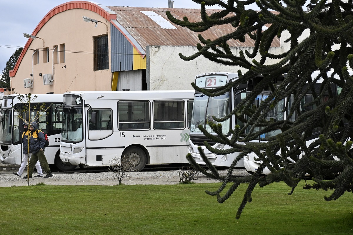 La Justicia entendió que los gremios y vecinalistas deben acudir a otra vía para reclamar por el transporte urbano en Bariloche. Foto: Chino Leiva