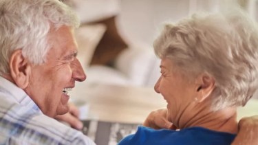 Jubilados y pensionados de PAMI pueden acceder a un bono extra de 15 mil pesos durante octubre 2023.-