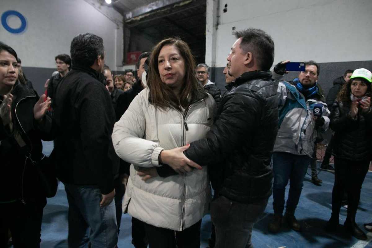 Arabela Carreras se presentó ante la militancia a las 23 para admitir su derrota. Foto: Chino Leiva