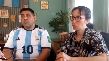 Juan José Córdoba y Natalia Uribe, padres del soldado Pablo Córdoba muerto en Zapala el 1 de junio del 2023. (Captura de video)