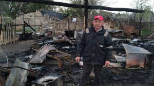 Solidaridad: juntan donaciones para un hombre que perdió todo en el incendio de su casa en Roca