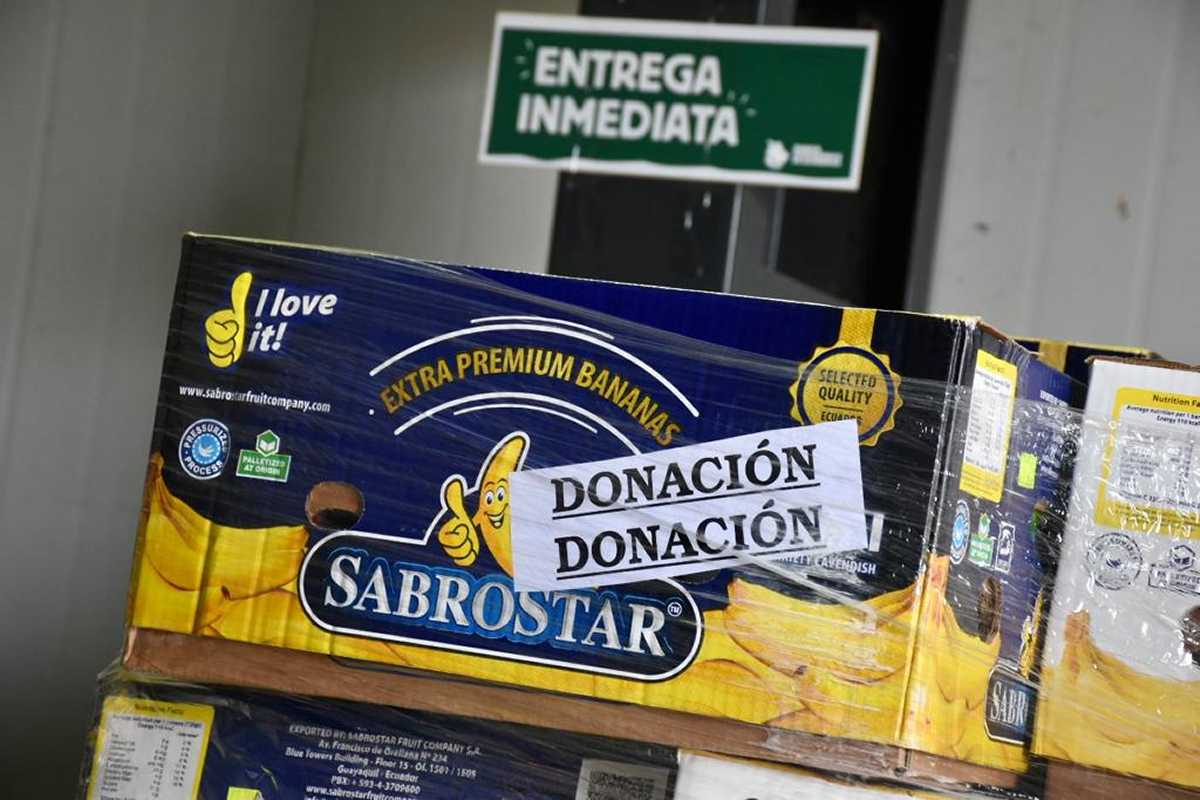 Rescate. En su centro logístico, el Banco Patagónico de Alimentos recibe y clasifica las donaciones para su entrega a comedores. Foto: Matías Subat.