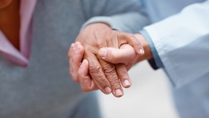 PAMI: Cuánto se cobra por cuidar a una persona mayor durante octubre 2023