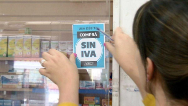 Devolución del IVA: podés denunciar si el comercio no acepta débito. 