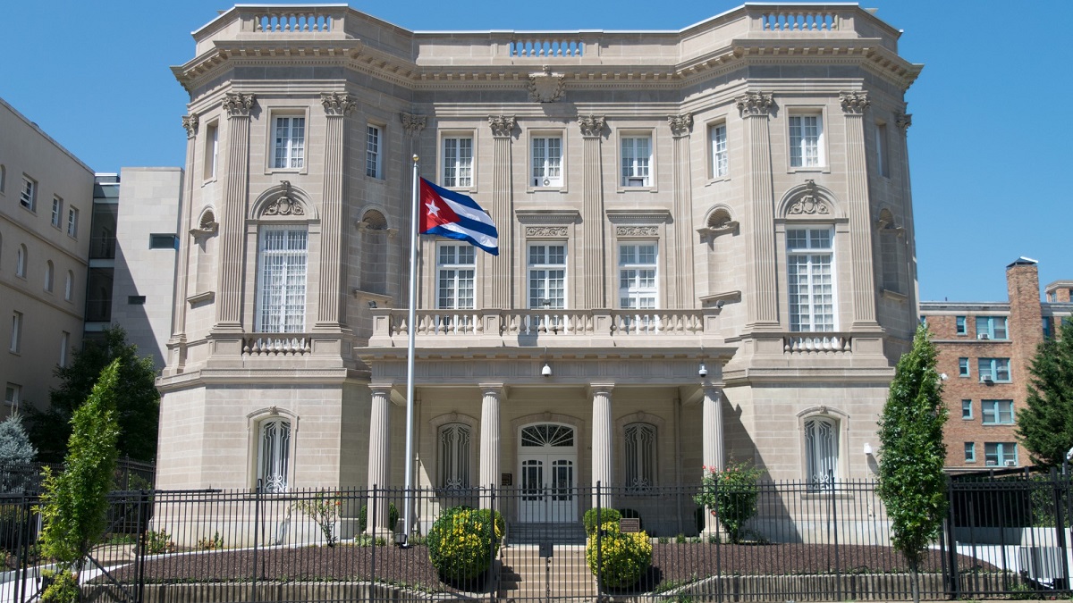 Es el segundo ataque violento contra la sede diplomática cubana en Washington desde abril de 2020. Foto Archivo.