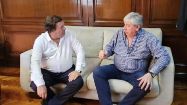 El senador y gobernador electo Alberto Weretilneck recibió a Walter Cortés en su despacho. Gentileza