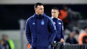 «Messi me pidió el cambio y le harán estudios para ver si puede ir a Bolivia», reveló Scaloni