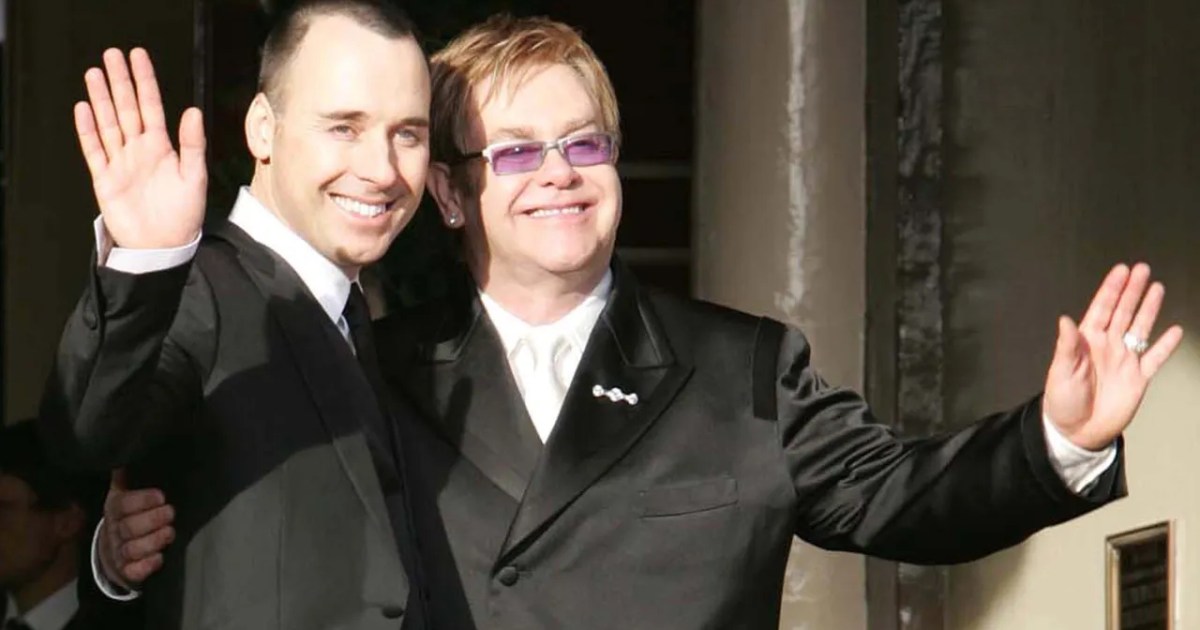 Elton John critica a ministra del Interior británica por sus dichos sobre inmigrantes LGBTQ+ thumbnail