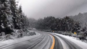Alerta por nieve este sábado en la Cordillera entre Bariloche y el norte de Neuquén: sigue el viento