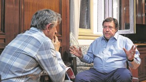 Weretilneck: «El Estado no puede pagar más empleados»