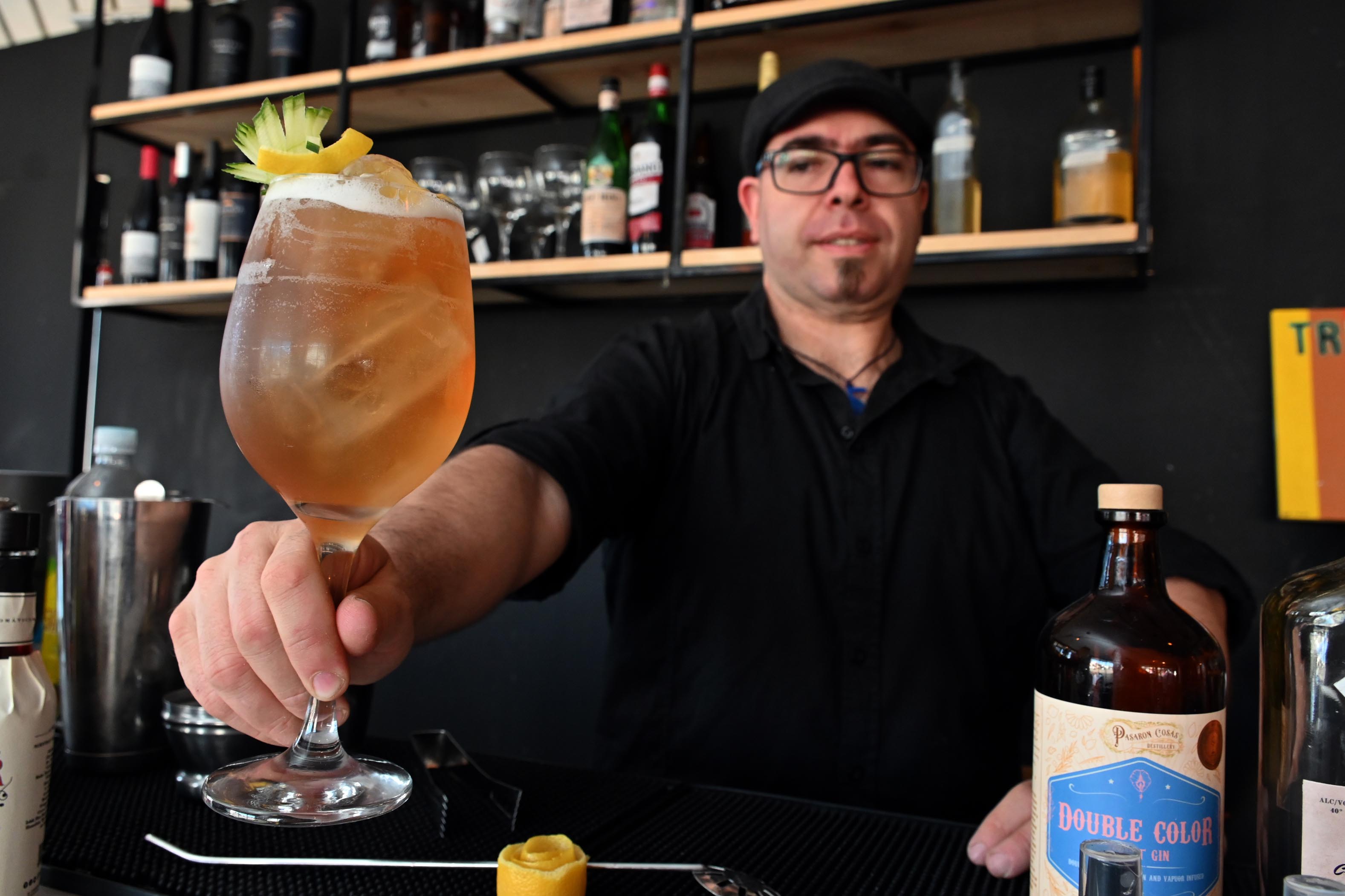 Edgardo Semprini es el bartender más conocido y distinguido de la región.  Foto : Marcelo Ochoa