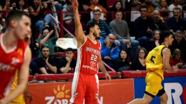 Agustín Sánchez, la figura de la cancha en el clásico neuquino. (Matías Subat)