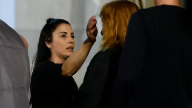 Leda Bergonzi tiene 44 años y aplica la imposición de manos para sanar a los creyentes.-