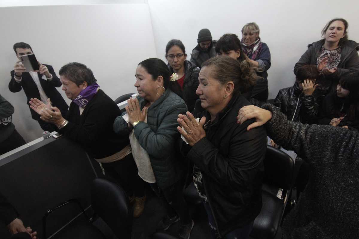 La Asamblea Ni Una Menos brindó contención y ayuda a la mamá de Patricia Rendón, que viajó desde Bolivia para asistir al juicio. 
