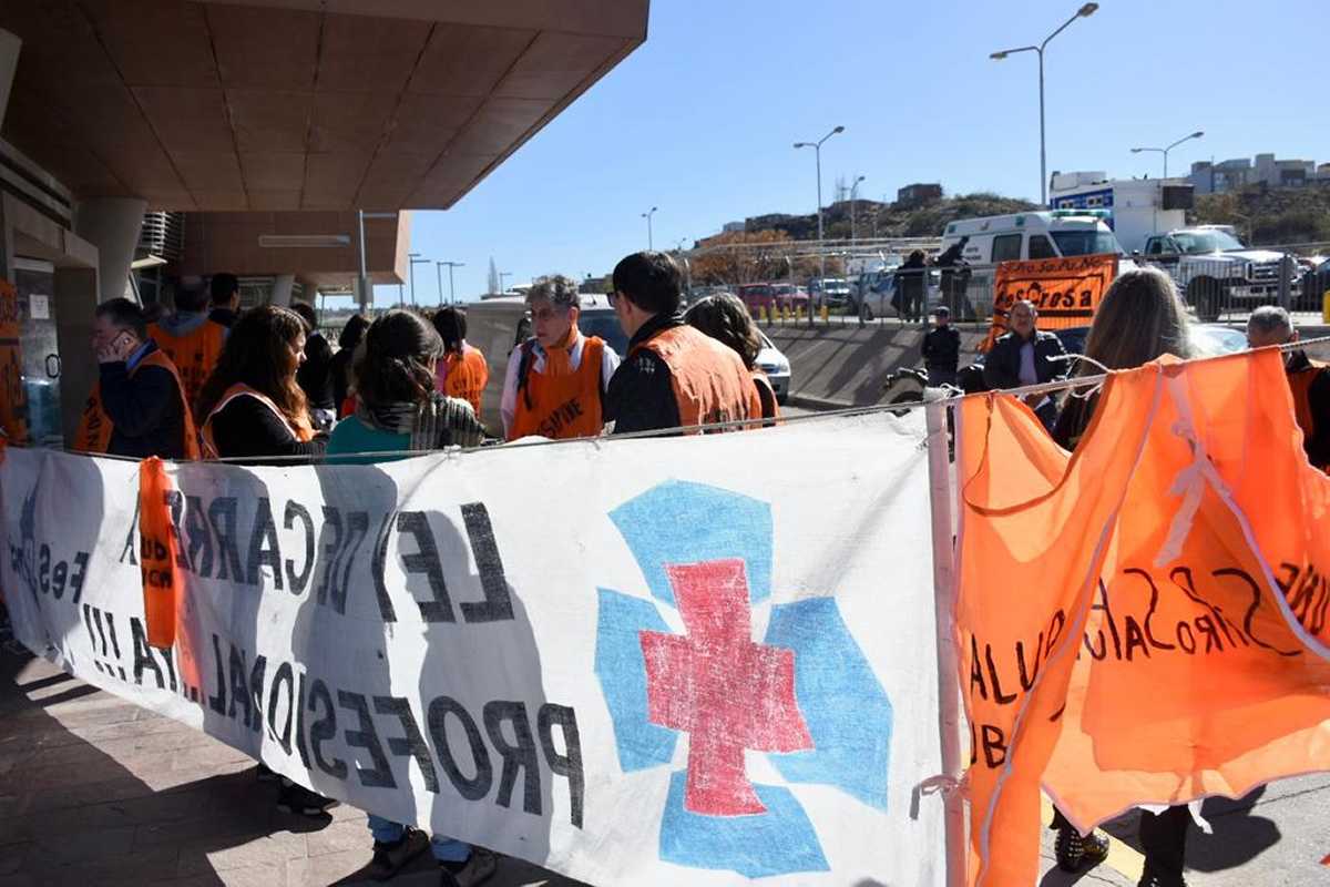Trabajadores de la salud protestaron en el CAM.Foto: Matías Subat