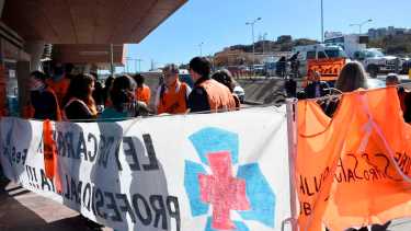 Trabajadores de la salud protestaron en el CAM.Foto: Matías Subat
