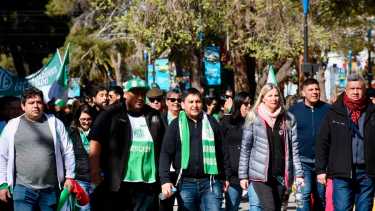 Hubo marchas en el centro de Neuquén. Foto Matías Subat.