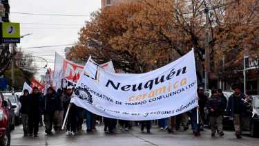 Continúa el conflicto entre Cerámica Neuquén y CALF. Foto: Matías Subat.