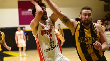 Carlos Paredes fue uno de los mejores de la noche en el Viejo Ramírez. (Matías Subat)